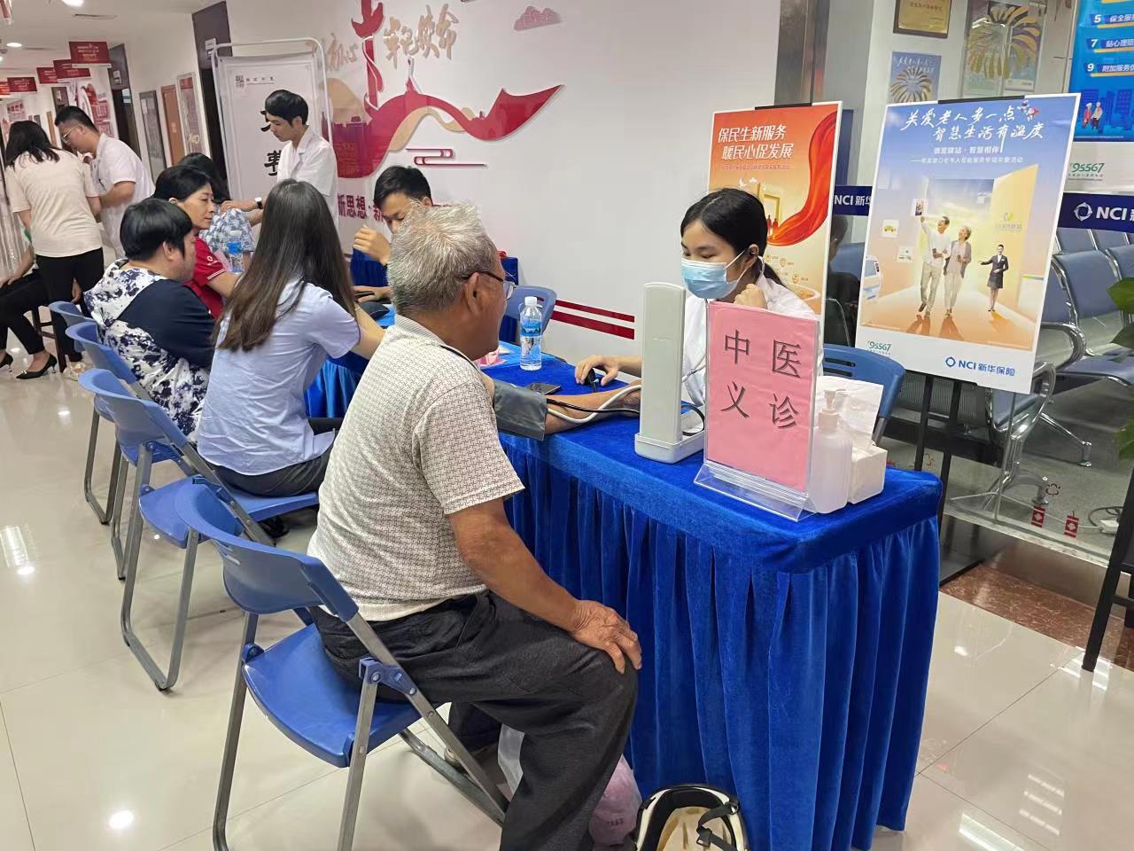 新华保险南宁中支 健康讲座与义诊并行，打造有温度的职场关怀